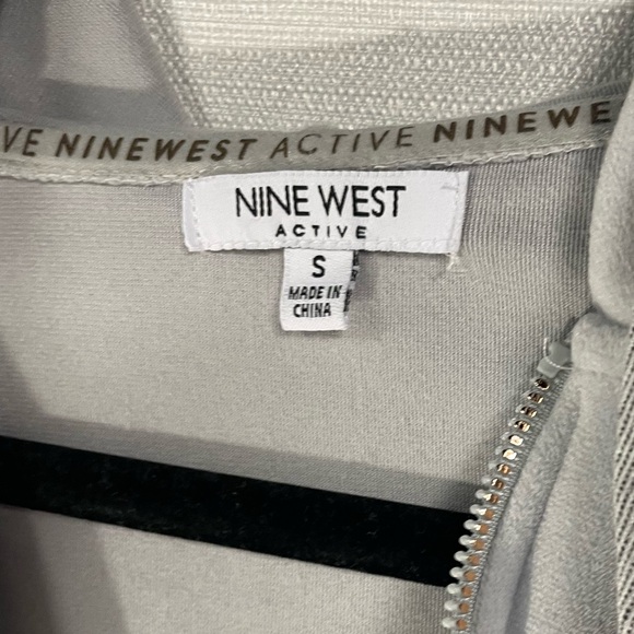 Nine West active wear 1/4 zip hooded jacket size small gray - Picture 4 of 4